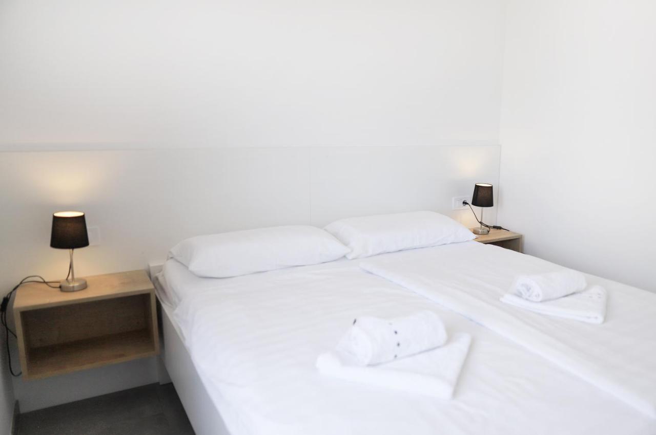Apartments Terra Sun With Private Pool Or Jacuzzi Njivice Exterior foto