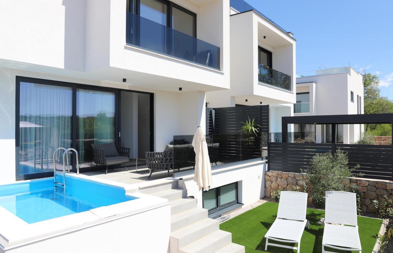 Apartments Terra Sun With Private Pool Or Jacuzzi Njivice Exterior foto