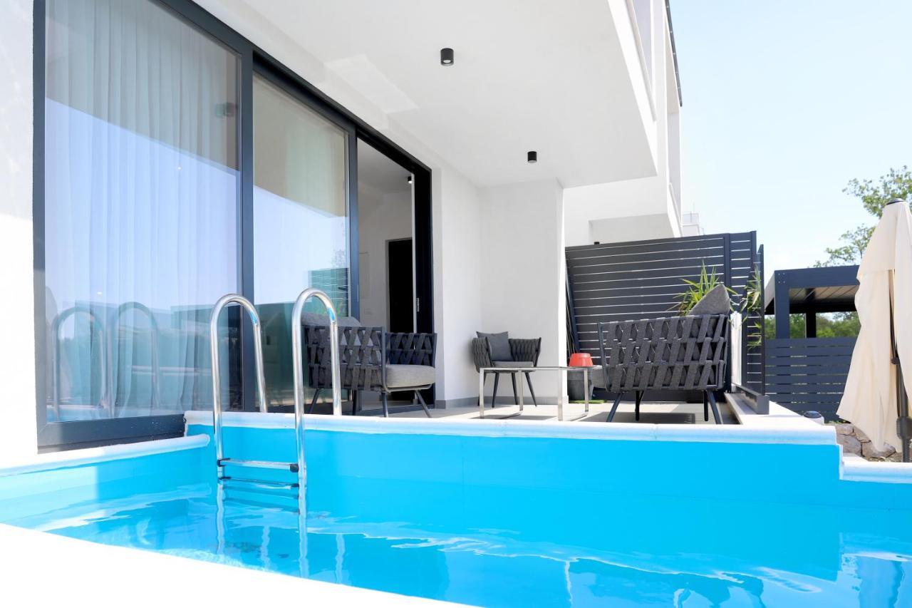 Apartments Terra Sun With Private Pool Or Jacuzzi Njivice Exterior foto